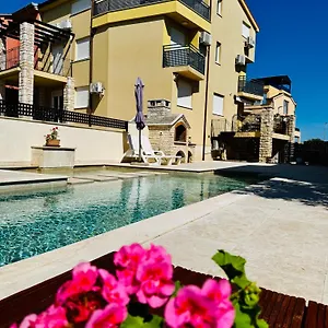 V&v Pool And Sea Apartment
